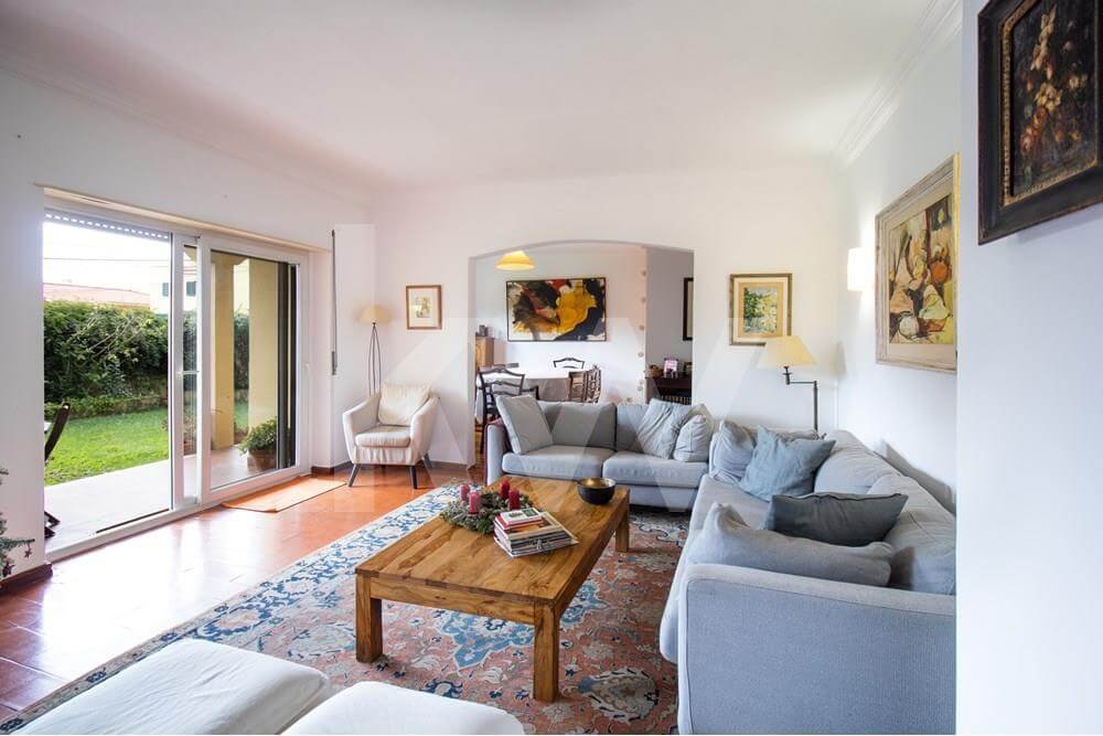 sala de estar moradia T5 manique