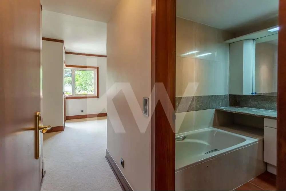 Vista da suíte no apartamento T3 no Estoril para venda, localizado no Condomínio Estoril Garden.