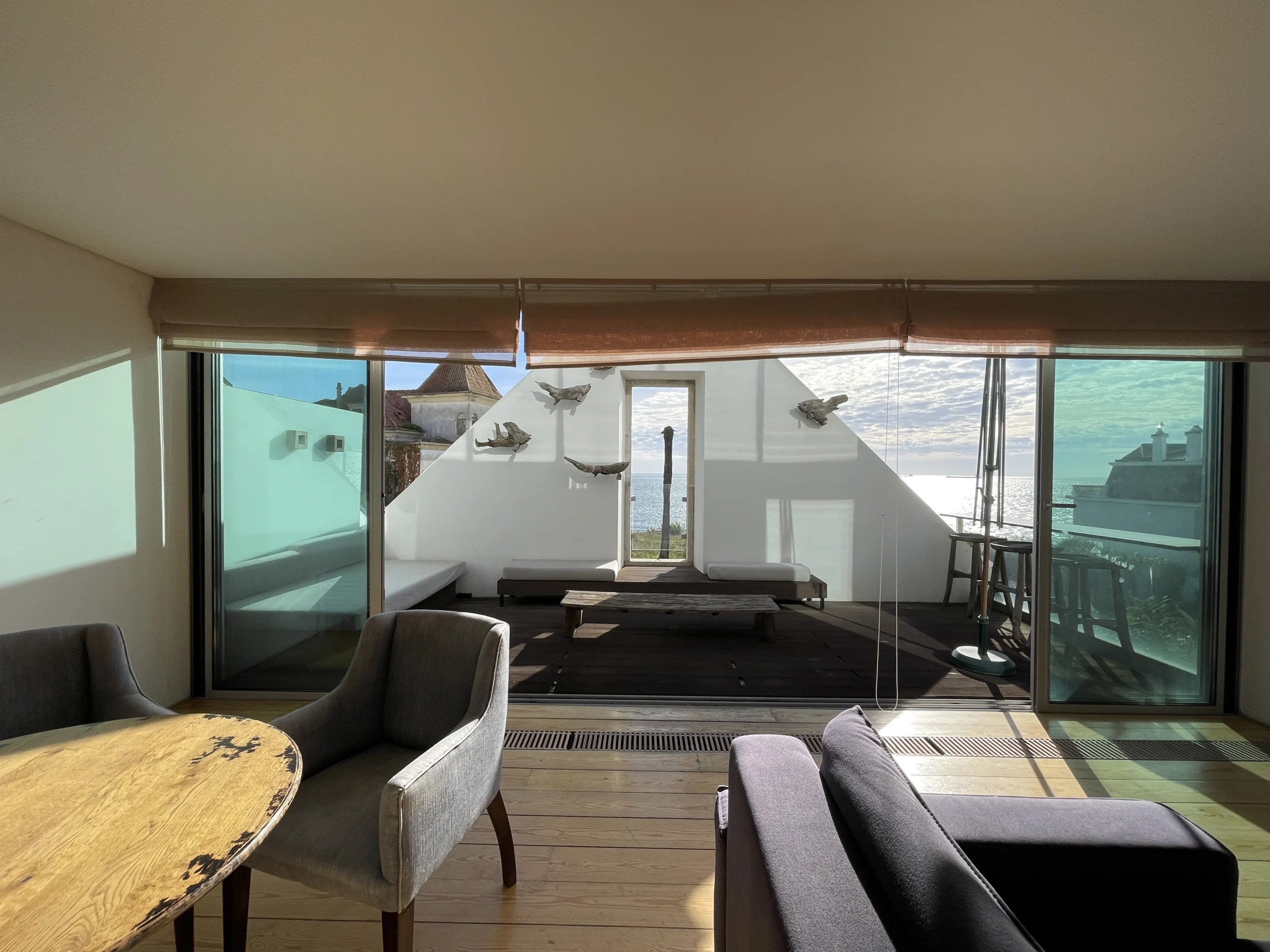 Vista da sala sobre o terraço.