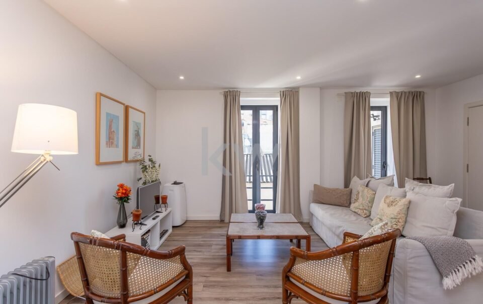 Como preparar um imóvel para venda: exemplo de home staging numa sala de estar em Cascais para maximizar o valor de mercado.