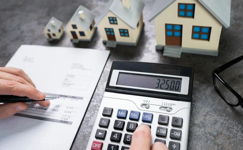 Avaliação bancária de imóvel em Cascais: cálculo do valor de mercado para crédito habitação com perito avaliador.